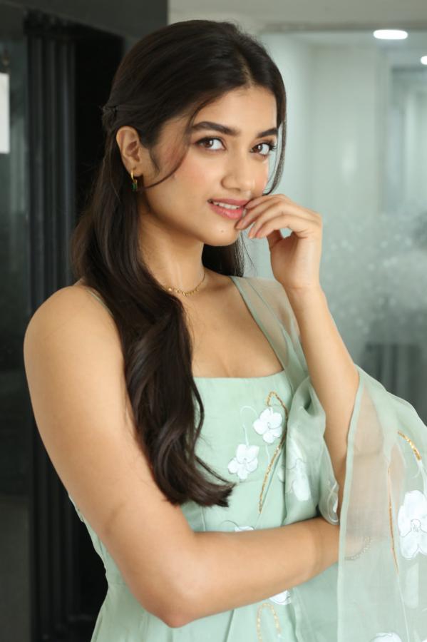 bhagya-sree-borse-interview-13.jpg