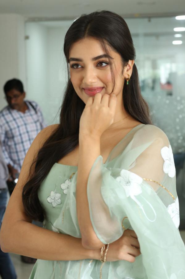 bhagya-sree-borse-interview-15.jpg