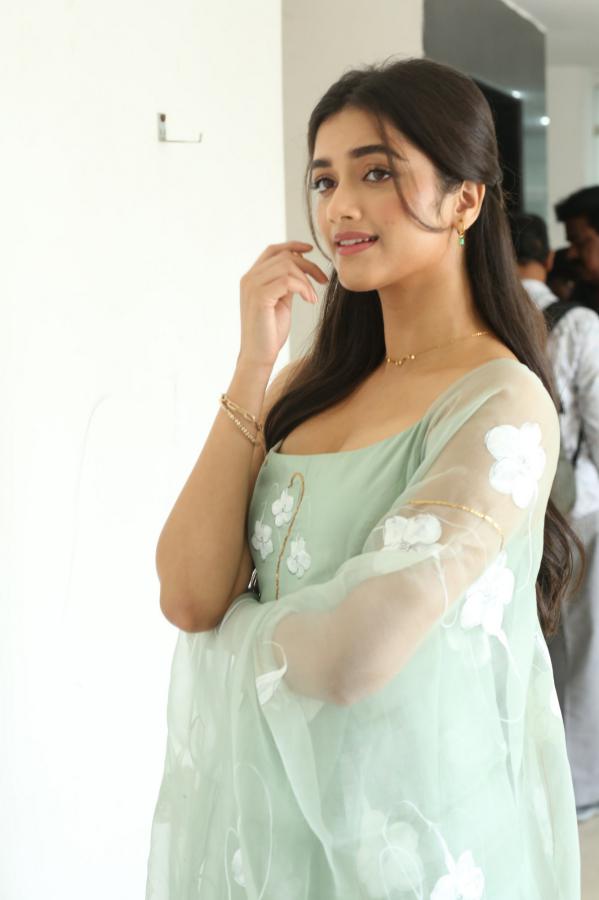 bhagya-sree-borse-interview-22.jpg
