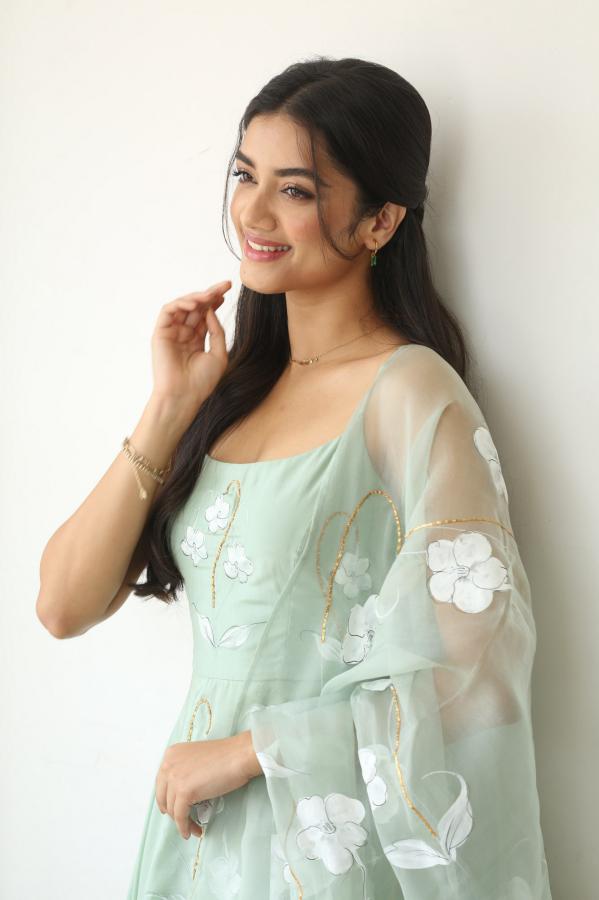 bhagya-sree-borse-interview-3.jpg