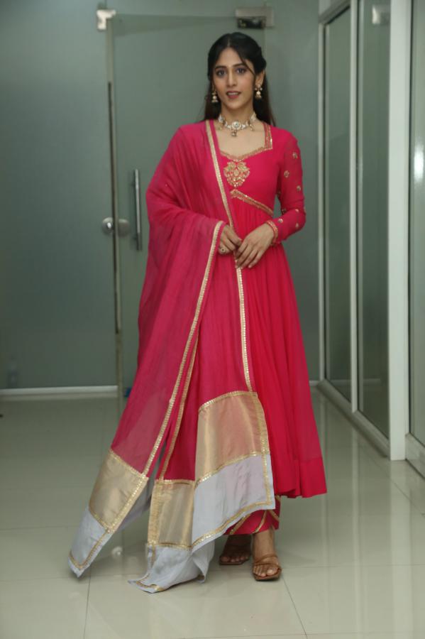 chandhini-chowdary-stills-2-2.jpg