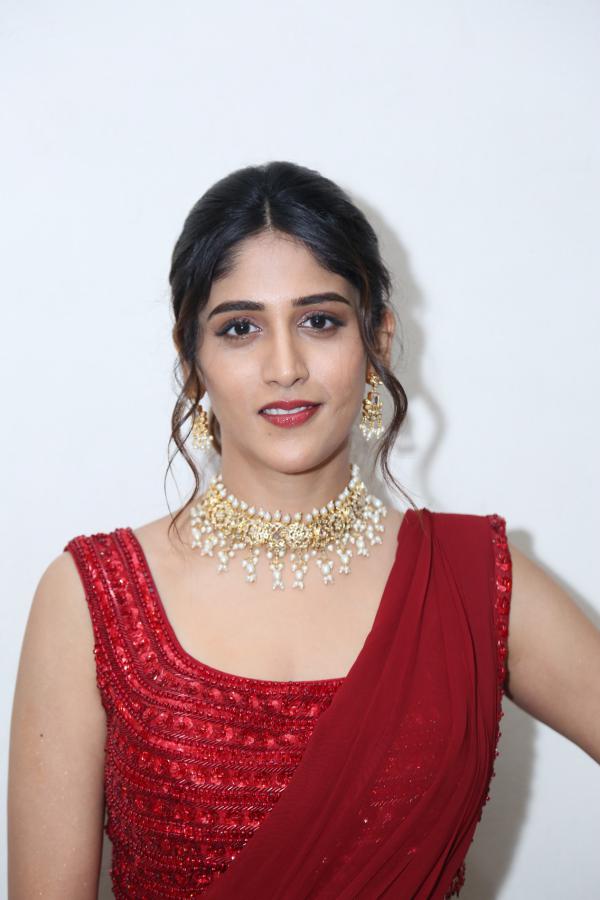 chandini-chowdary-stills-4-2.jpg