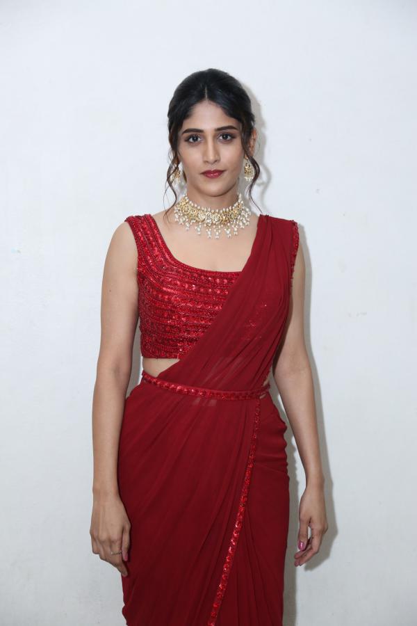 chandini-chowdary-stills-4-9.jpg