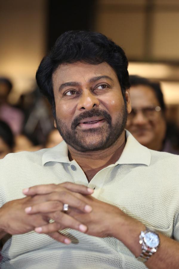 chiranjeevi-stills-9-12.jpg