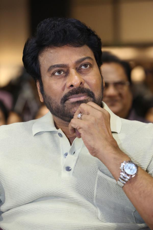 chiranjeevi-stills-9-13.jpg