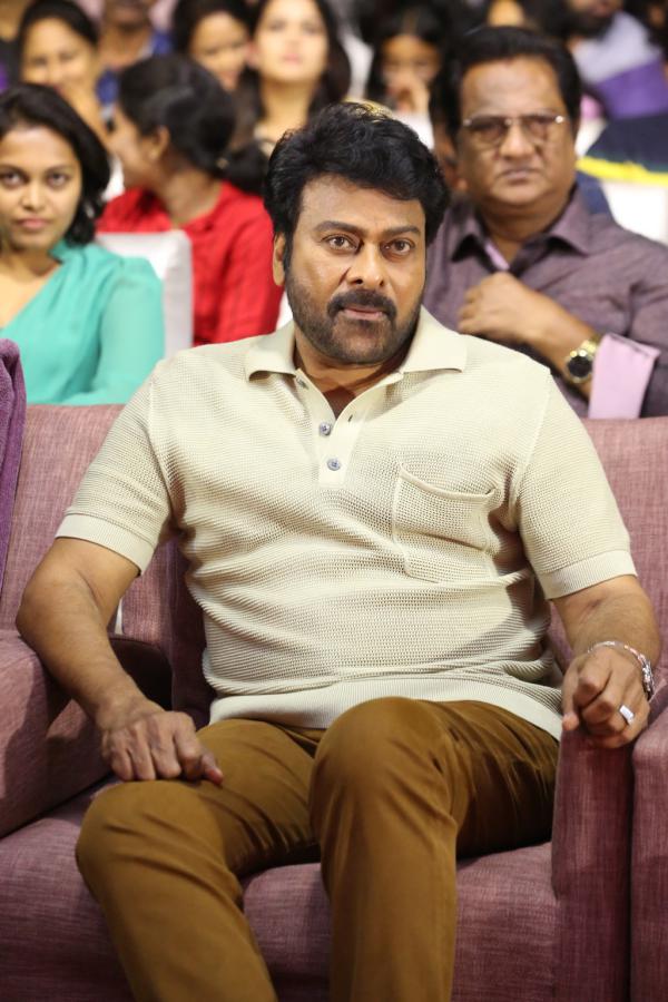 chiranjeevi-stills-9-17.jpg