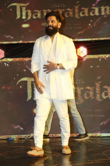 chiyan-vikram-stills-11.jpg