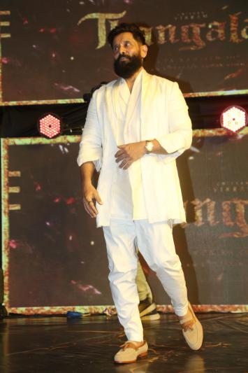 chiyan-vikram-stills-12.jpg