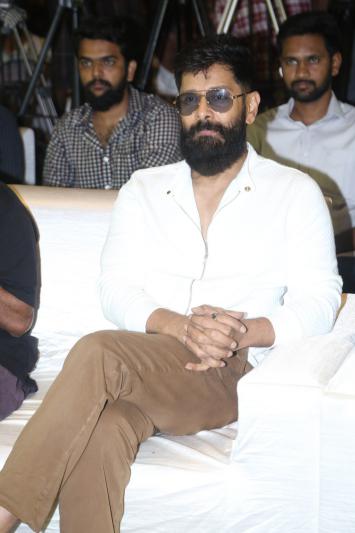 chiyan-vikram-stills-2-10.jpg