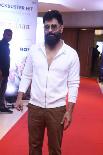 chiyan-vikram-stills-2-3.jpg