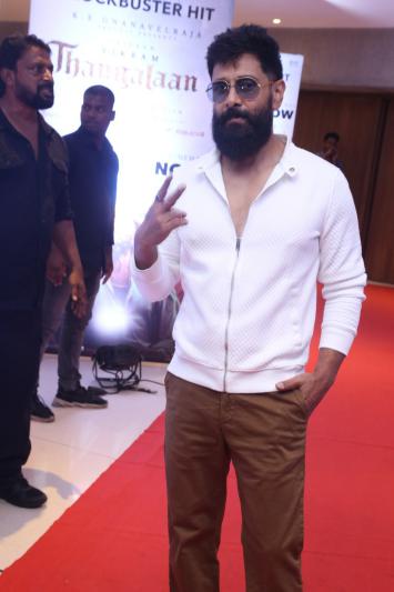 chiyan-vikram-stills-2-7.jpg