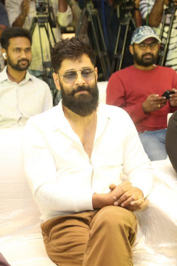 chiyan-vikram-stills-2-9.jpg