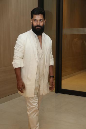 chiyan-vikram-stills-4.jpg