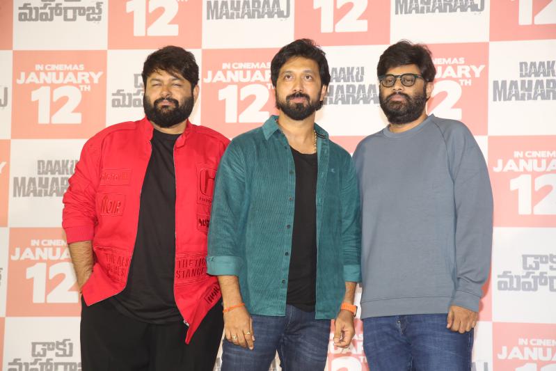 daaku-maharaaj-team-press-meet-1.jpg