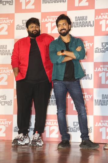 daaku-maharaaj-team-press-meet-3.jpg