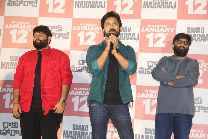 daaku-maharaaj-team-press-meet-4.jpg