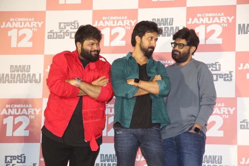 daaku-maharaaj-team-press-meet-5.jpg