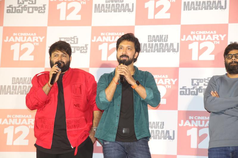 daaku-maharaaj-team-press-meet-6.jpg