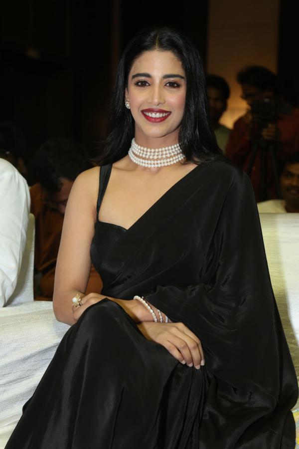 Daksha Nagarkar Stills