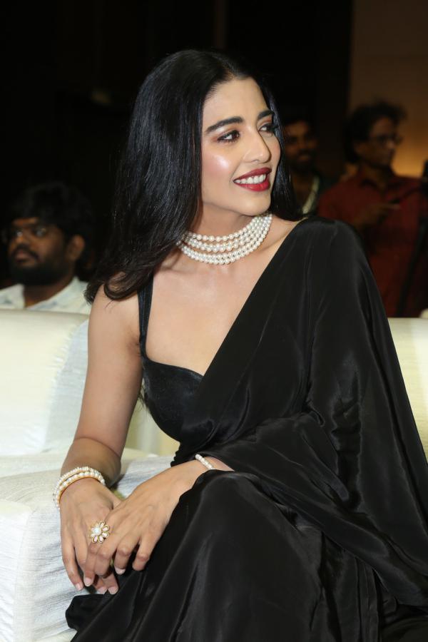 daksha-nagarkar-stills-6-11.jpg