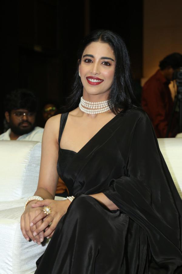daksha-nagarkar-stills-6-4.jpg
