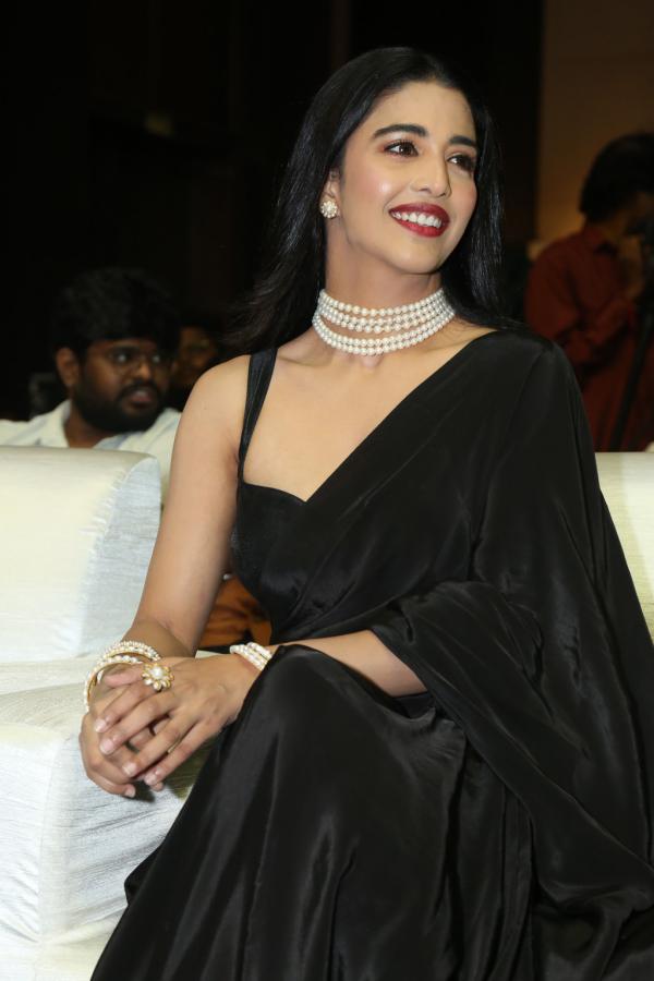 daksha-nagarkar-stills-6-6.jpg
