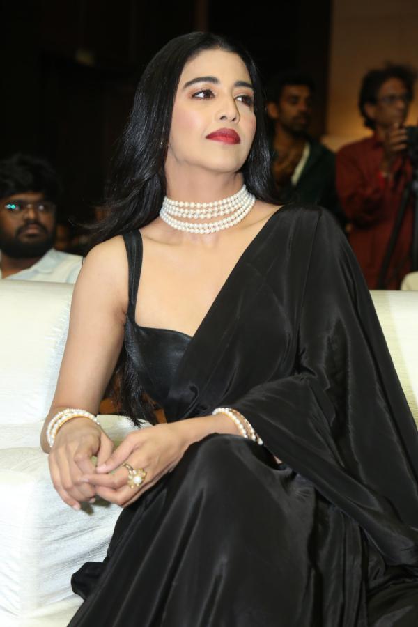daksha-nagarkar-stills-6-8.jpg