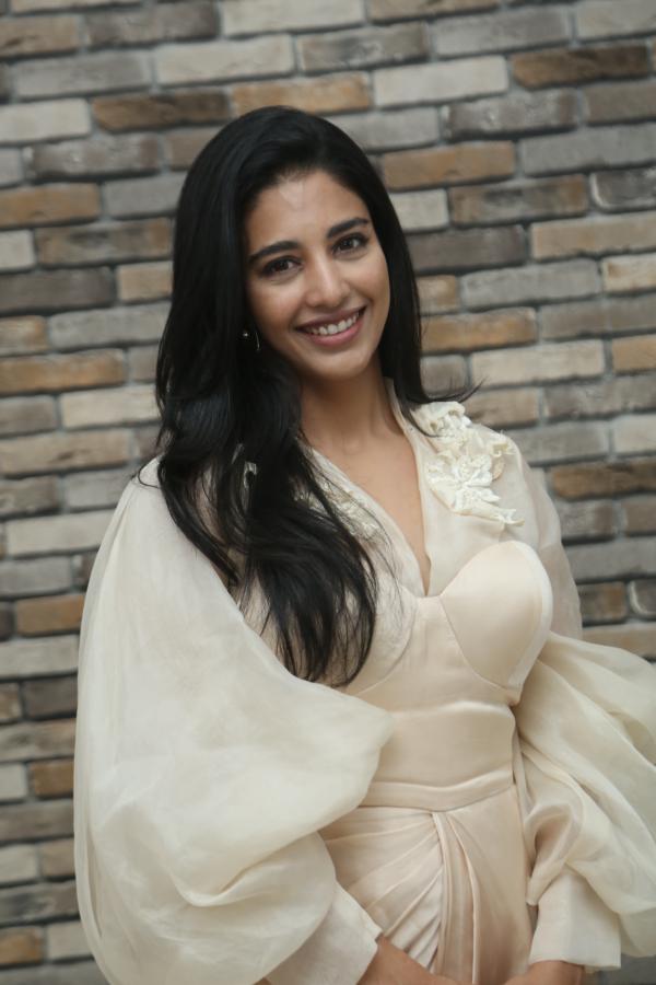 daksha-nagarkar-stills-7-11.jpg