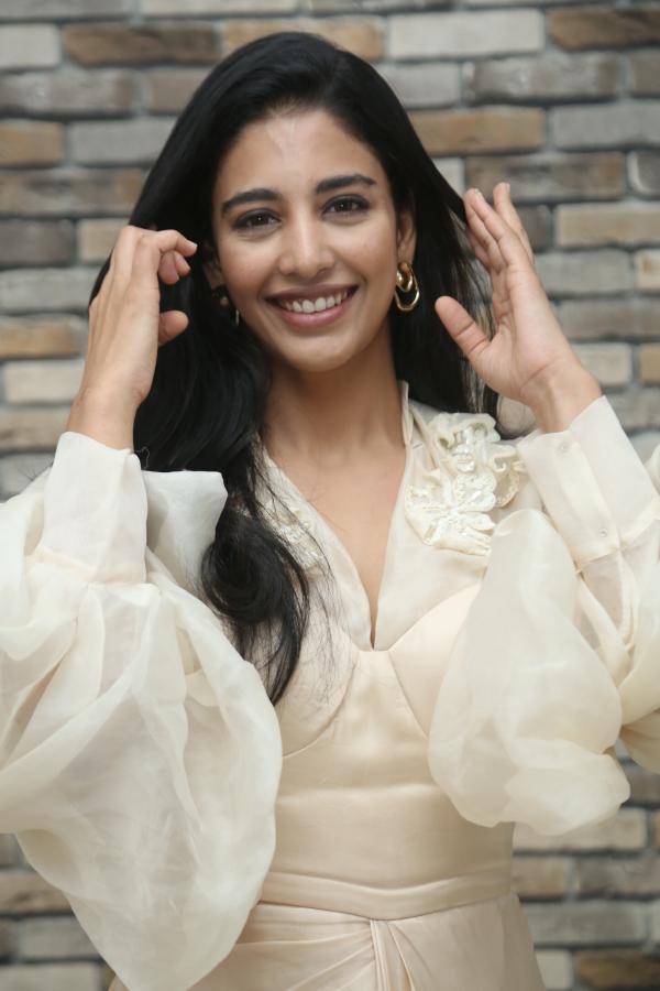 daksha-nagarkar-stills-7-12.jpg