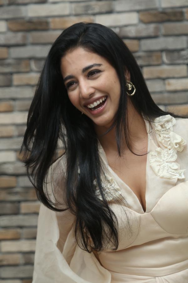 daksha-nagarkar-stills-7-16.jpg