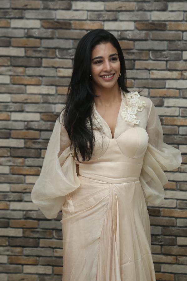 daksha-nagarkar-stills-7-4.jpg