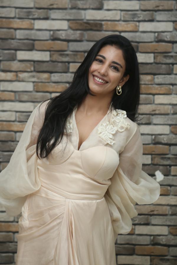 daksha-nagarkar-stills-7-5.jpg