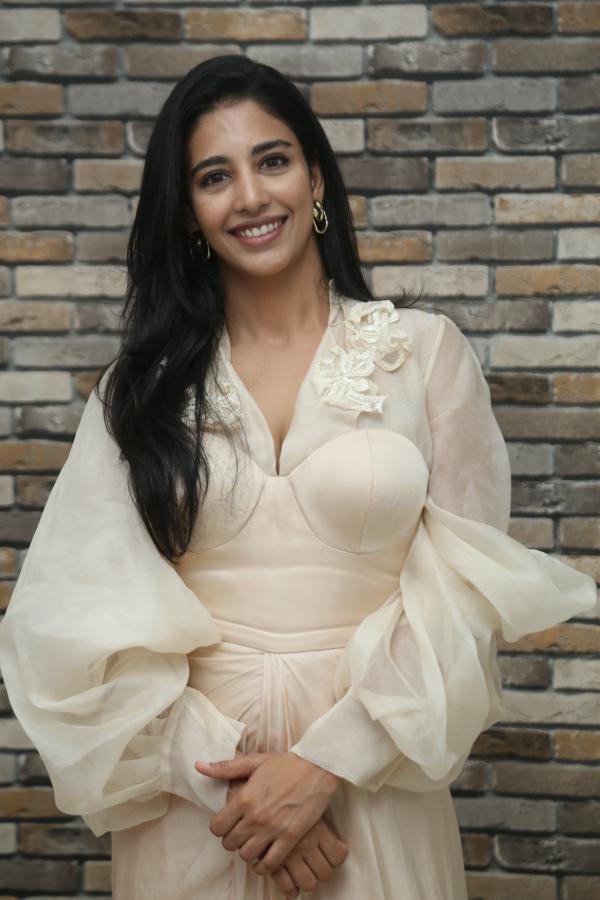 daksha-nagarkar-stills-7-7.jpg