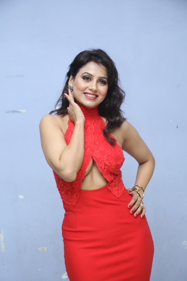 depika-singh-stills-8.jpg