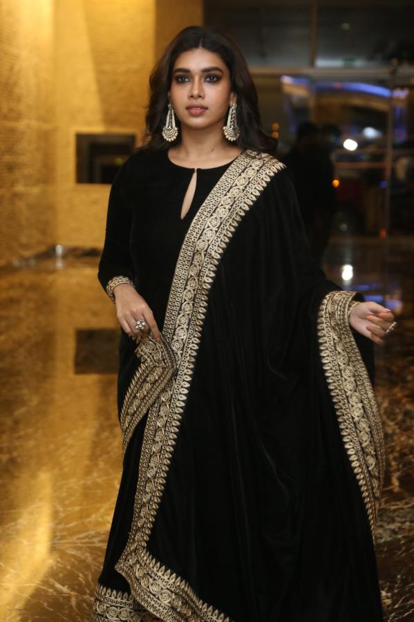 dushara-vijayan-stills-10.jpg
