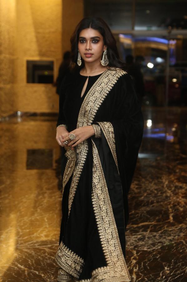 dushara-vijayan-stills-11.jpg