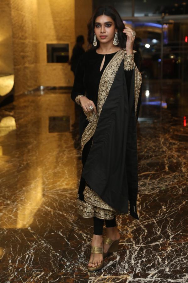 dushara-vijayan-stills-12.jpg