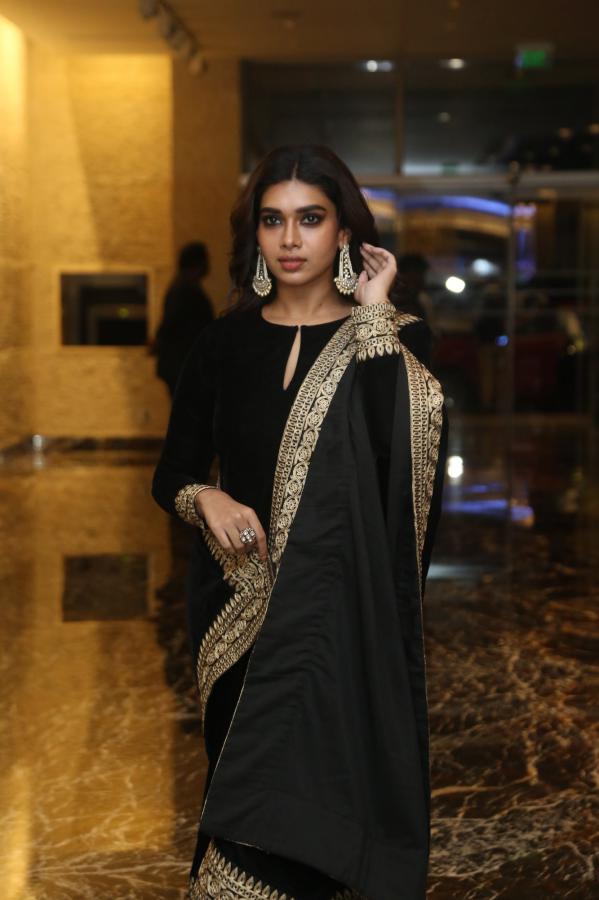 dushara-vijayan-stills-13.jpg