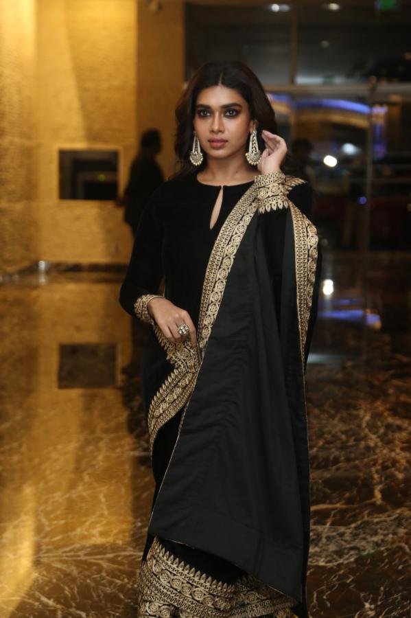 dushara-vijayan-stills-14.jpg