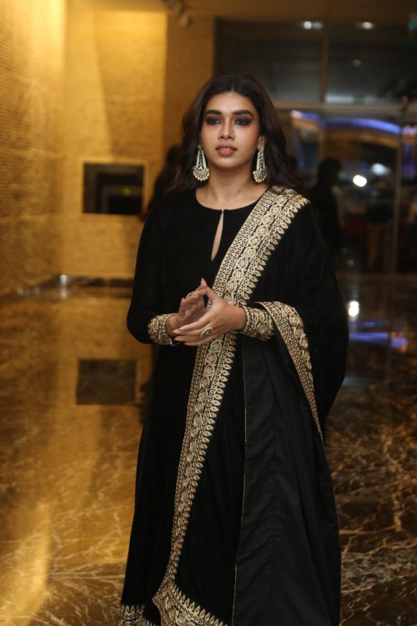 dushara-vijayan-stills-15.jpg