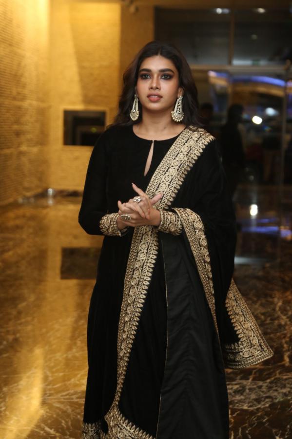 dushara-vijayan-stills-16.jpg