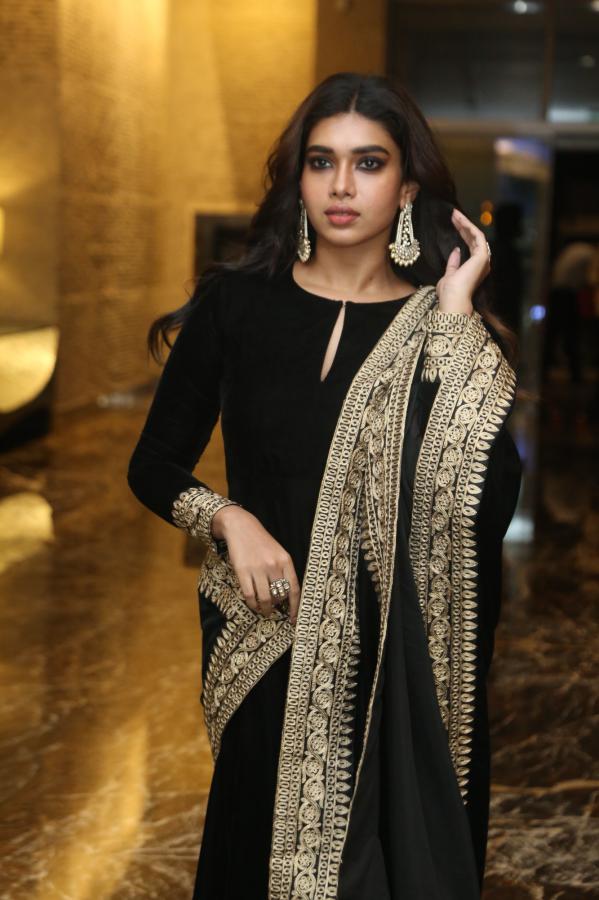 dushara-vijayan-stills-18.jpg