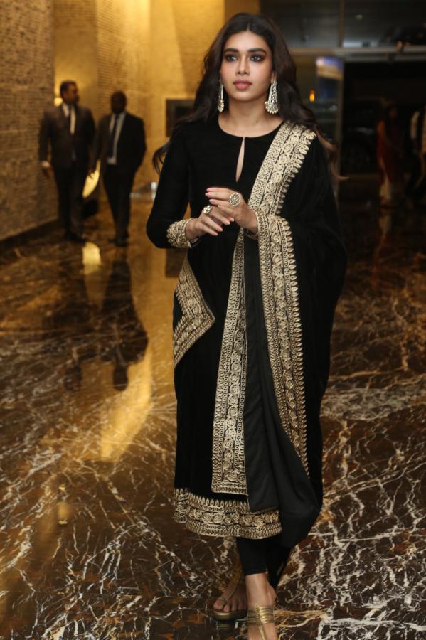 dushara-vijayan-stills-22.jpg