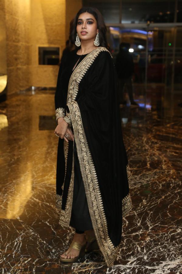 dushara-vijayan-stills-3.jpg