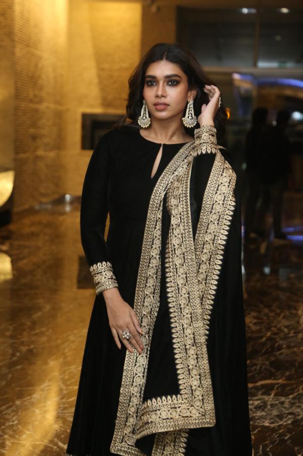 dushara-vijayan-stills-7.jpg