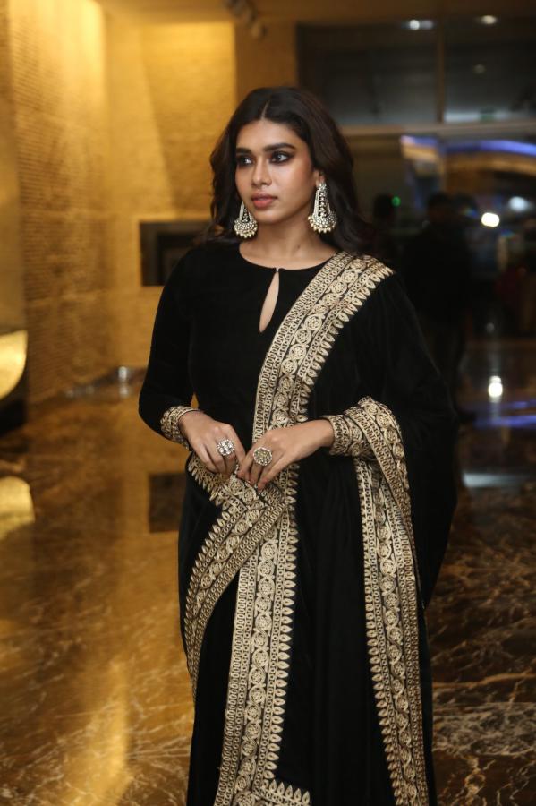dushara-vijayan-stills-8.jpg