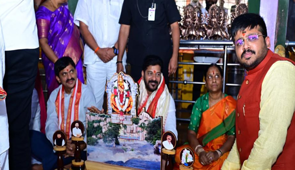 Revanth: ఏడుపాయల వనదుర్గామాతను దర్శించుకున్న సిఎం రేవంత్‌ రెడ్డి