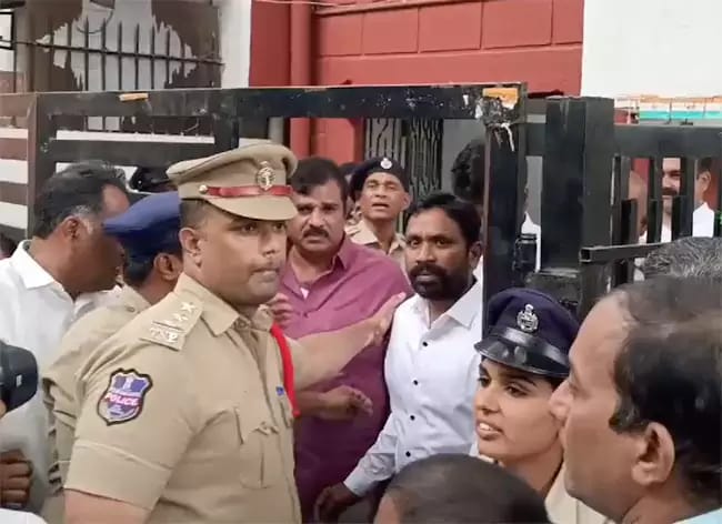 Errolla srinivas :  బీఆర్ఎస్ నేత ఎర్రోళ్ల శ్రీనివాస్ కు బెయిల్ మంజూరు