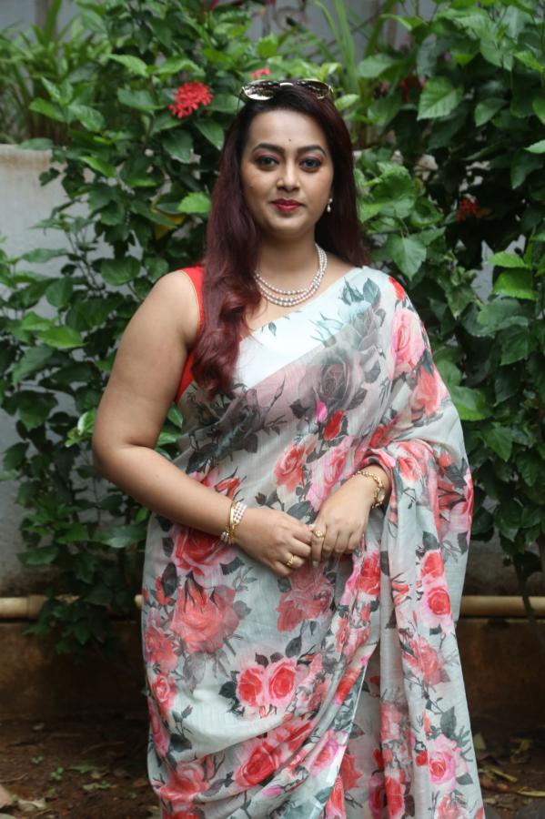 Ester Stills