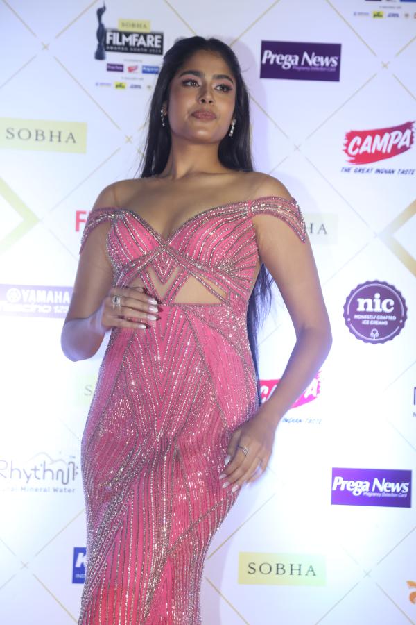 faria-abdhulla-at-filmfare-awards-4.jpg